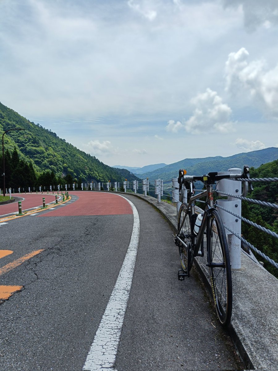 bicycle8195's tweet photo. 今週末は土日ともに雨降り予報か…☔

写真は先週末に行った奥多摩周遊道路での1枚📷️ https://t.co/ise1INqXZ3