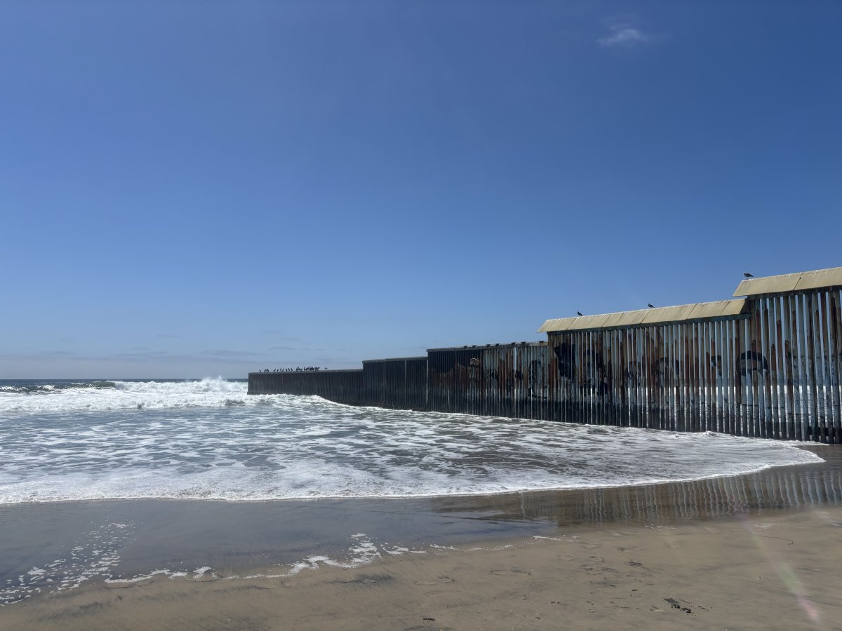 project_lbrtd's tweet photo. In 📍Tijuana, the US-Mexico border wall juts into the ocean, an unnatural interruption to the natural beauty of the shore. https://t.co/M6b63wuCja