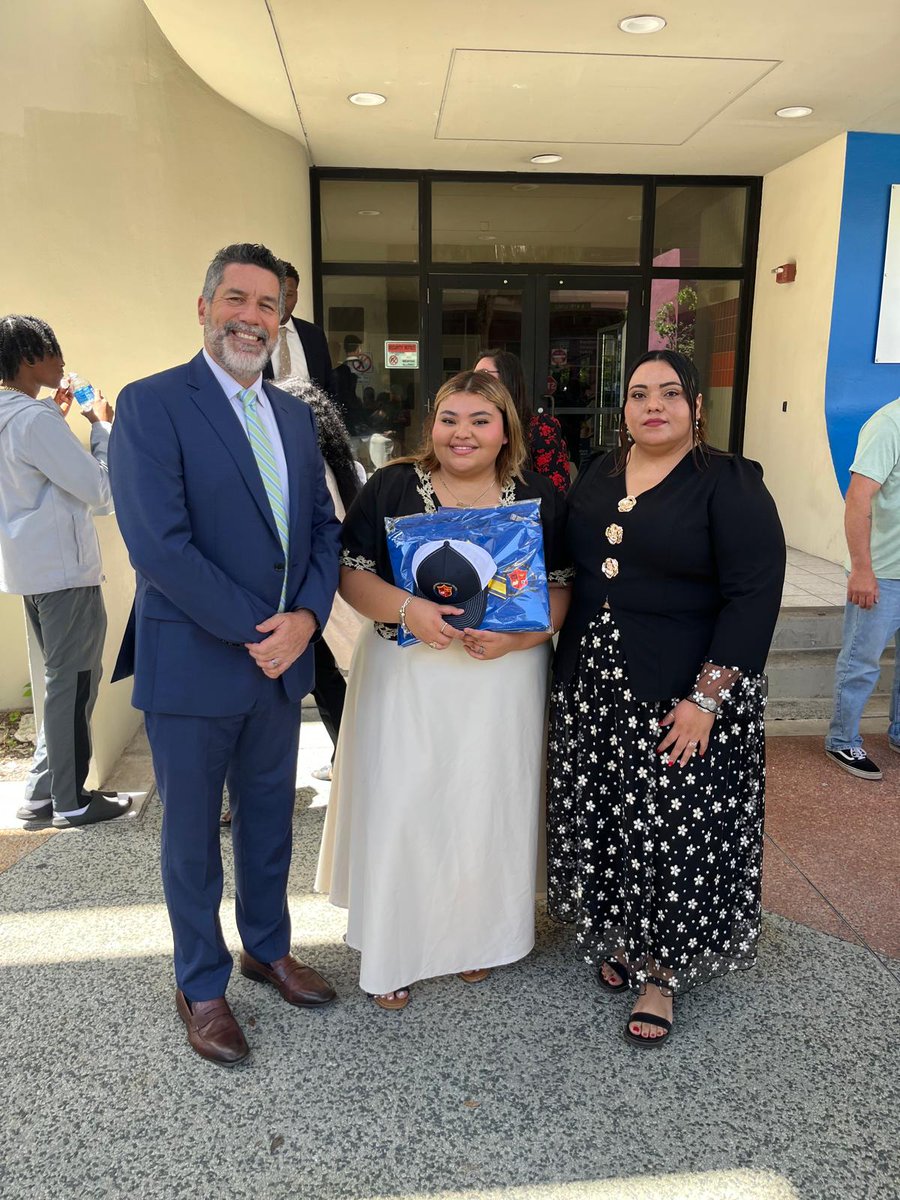 dade_south's tweet photo. 🎉 Congratulations to Melissa Garcia on signing for Medical Assisting at South Dade Technical College!

We're excited to support you on your journey toward a career in healthcare.
💙 #YourBestChoiceMDCPS  #CTESigningDay #SouthDadeTech #FutureHealthcareProfessional https://t.co/bzpxg43QaV