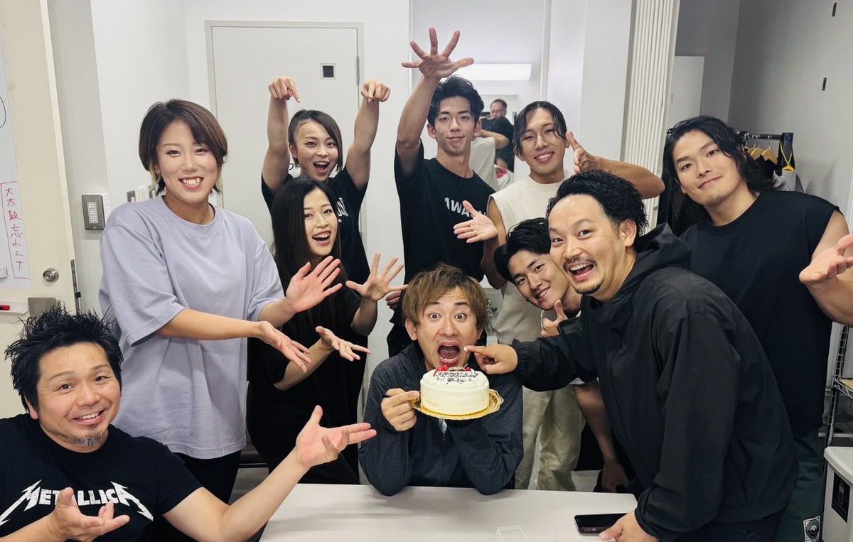 drum_tao's tweet photo. 純さん、お誕生日でした🎂🎉（13ｼﾞｭﾝｻﾝ）
京都劇場を経て、本日は福岡公演に登場✨

アクロス福岡でのライオンズクラブチャリティ公演でお会いしましょう👋

#DRUMTAO #原口純一 #お誕生日 #おめでとう https://t.co/N3nnjUKM6h