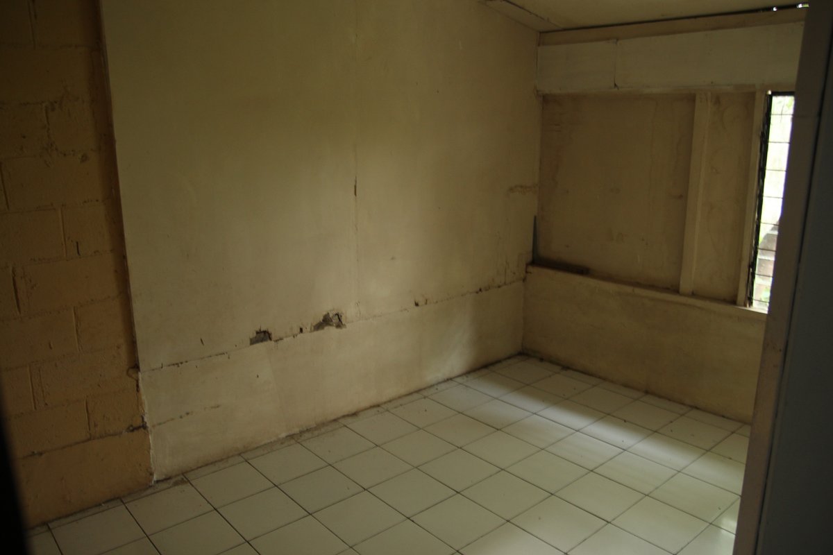 ranggiarsani's tweet photo. Halo teman twitter, saya mau menawarkan rumah BTN tua di Kota Bogor yang sangat strategis, berada di area Bangbarung Raya, tepatnya di Jl.Palupuh 6, saat ini kondisinya sudah tidak terawat, jadi sila akan dihitung tanah saja, SHM dengan luas tanah 134m2 (1/2) https://t.co/cB6rZHdSuV