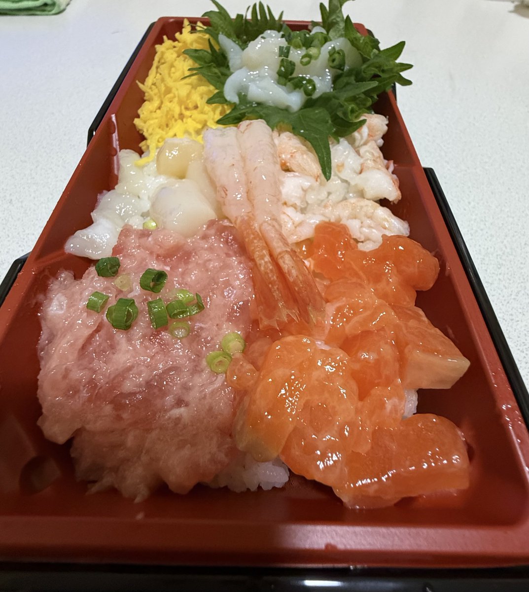 zerofukuda's tweet photo. 海鮮丼にした🍣😋🍣 https://t.co/wkhUKN0DvV