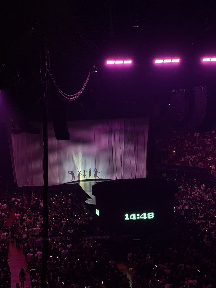 GrandeTourNews's tweet photo. The countdown has officially started at #ESTInglewood https://t.co/kcnBW02A1y