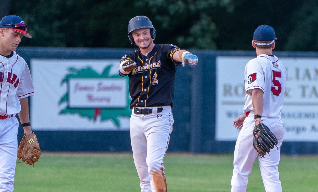 YourSportsEdge1's tweet photo. PHOTOS – Paducah Chiefs 4 Madisonville Miners 3 

https://t.co/uy3dM9cHeJ https://t.co/1tncNXZtAZ
