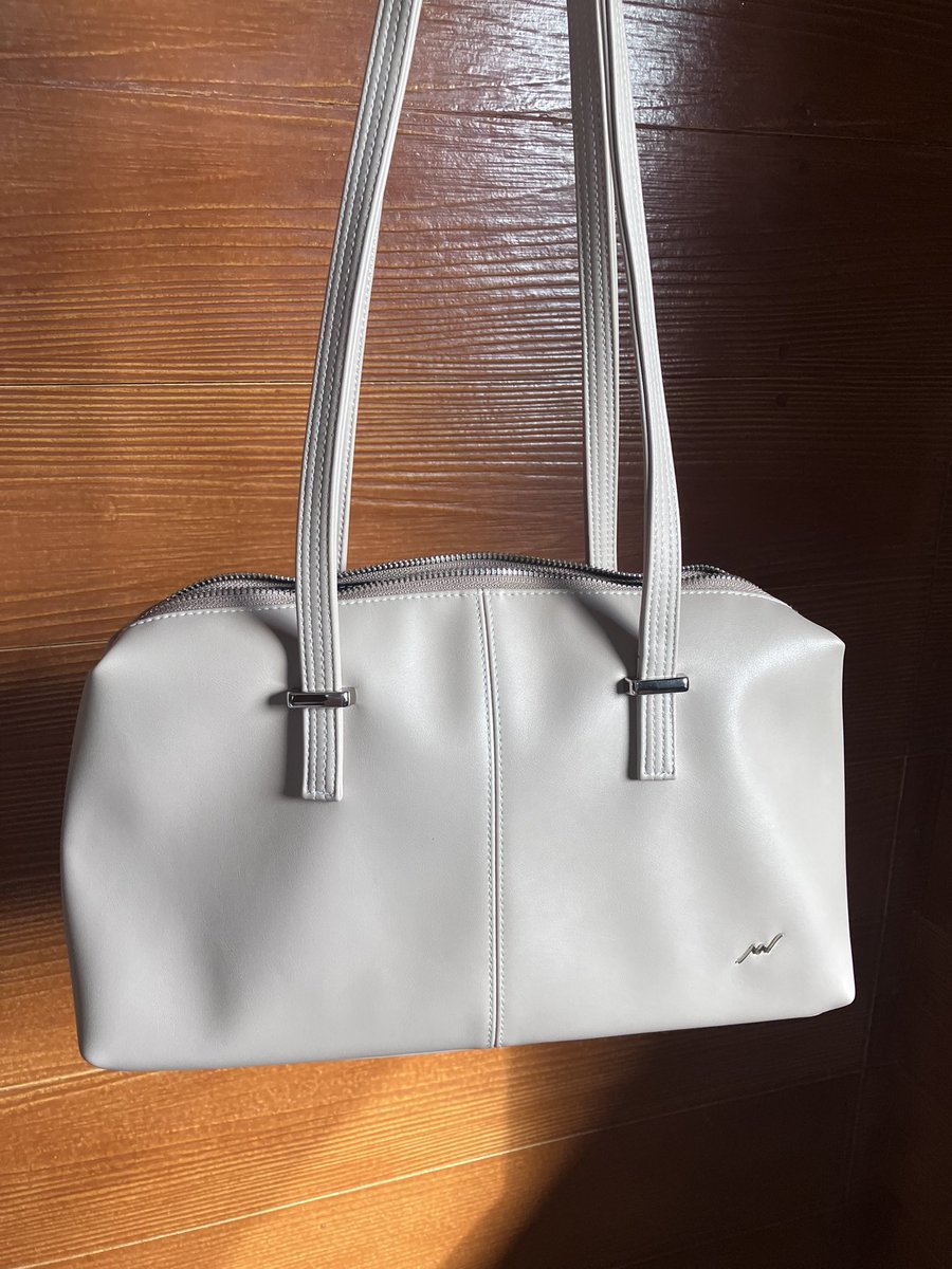 nowpapers_'s tweet photo. ส่งต่อกระเป๋า ราคาในภาพรวมส่ง
- Littlewhitestore
- Now is now (ใส่ iPad รูดซิปได้ทั้ง 2 ใบ)

👜DM ดูรายละเอียดเพิ่มเติมได้ค่ะ 
มีถุงให้ + สายกระเป๋าครบ + กระเป๋าแถมใบเล็ก

#ส่งต่อราคาถูก #ส่งต่อกระเป๋า
#กระเป๋ามือสอง #ของมันต้องมี #ของดีบอกต่อ #littlewhitestore #nowisnow https://t.co/bqRXO9VvNg