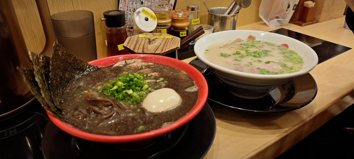 Sunkar94641041's tweet photo. [The clock strikes 1. Only the ramen shop down the lane is still glowing. Steam curls up, warming the late-nighters’ cold souls. ]， https://t.co/63Kpg4s5qW