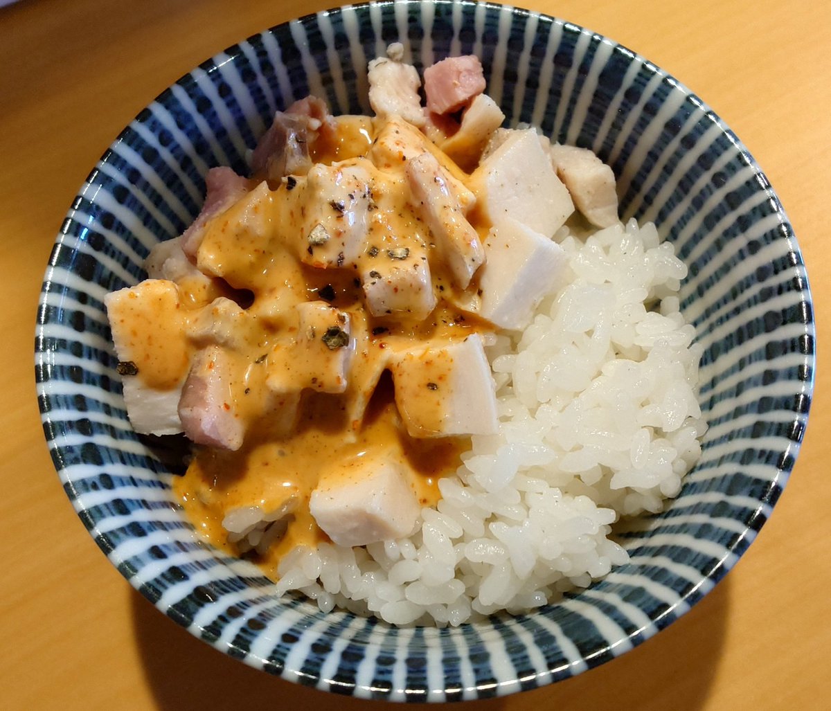 hdo_ssl_m's tweet photo. #春日部市 #麺屋大むら さん。
あっさり中華そば
ミニ肉ごはん
昔懐かしくも味わい深いスープは絶品👍胡椒を入れるとより引き締まった味わい😋
またも完飲禁止を破ってしまいました😅
ごはんはピリ辛なタレが肉に合ってこちらも美味しかった〜🤤
ご馳走様でした～!🙇 https://t.co/odhEn2BVfP
