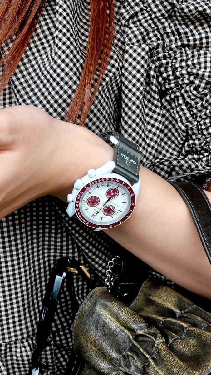 Bioceramic MoonSwatchコレクション】 MISSION TO PLUTO グレーで