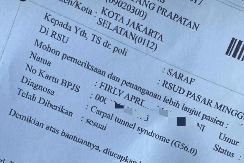 prideuxfir's tweet photo. posisi jempol udh nekuk gabisa balik kaya gini tetep dirujuk sesuai slot dokternya, dpt slot JULI tf?! sampe juli gue cuma dikasih pain killer tiap harinya udh gilakkk https://t.co/bJI9uz66eX