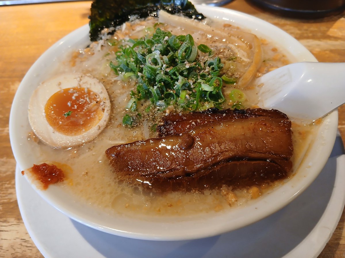 xxTV3WUKtxCwwQx's tweet photo. 2026.6.18
三河開化亭 豊川店
⇒Ａセット…1,350円
(白ラーメン)(から揚げ2個)(天津飯)
※かた麺、こってり
備考：田舎の有名店❗
美味しかったです https://t.co/D1EOjrVg6y