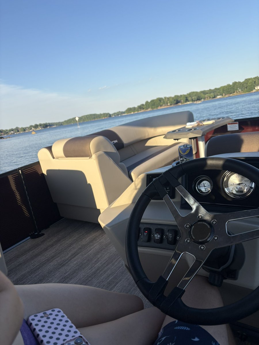 DeWCJohn's tweet photo. The left is so infuriated right now #lake #wife #lank https://t.co/3b8KHtR1Xn