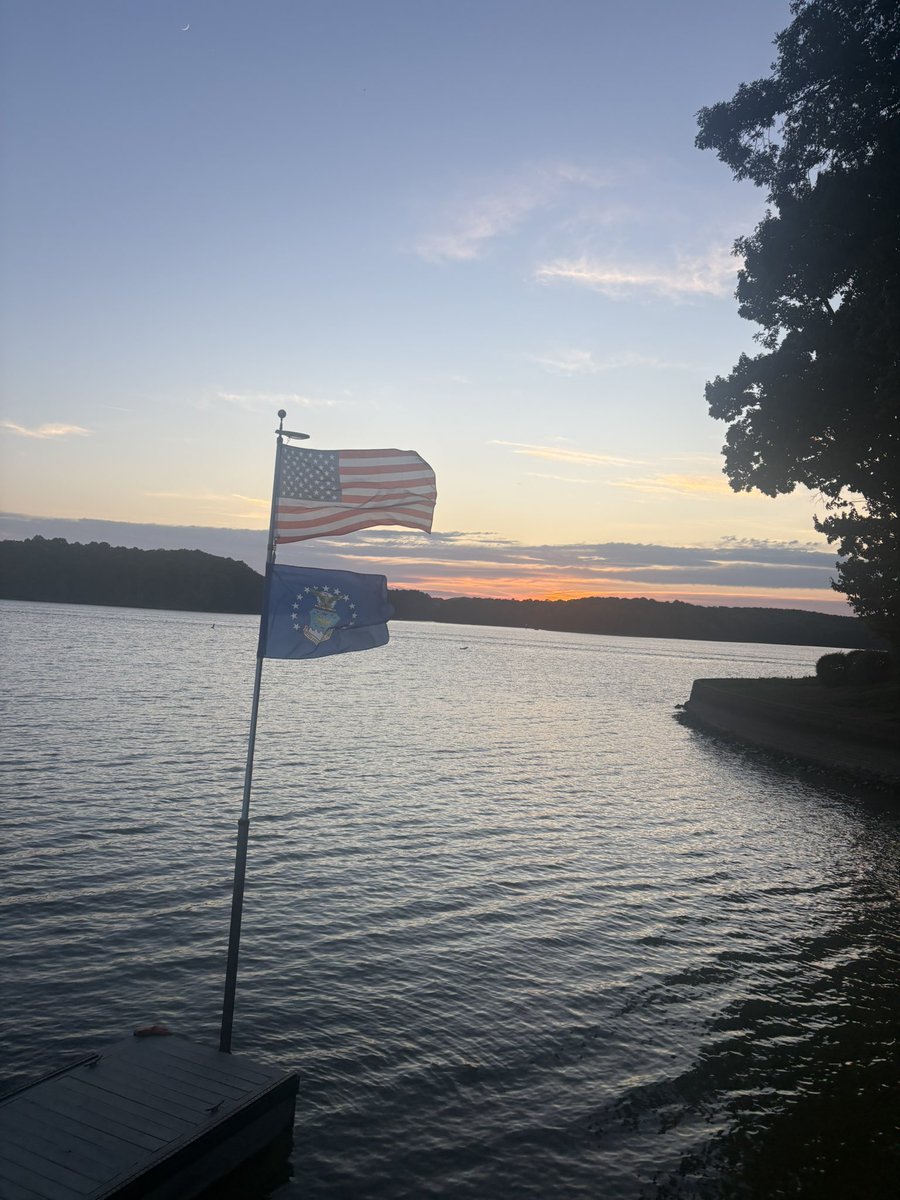 DeWCJohn's tweet photo. The left is so infuriated right now #lake #wife #lank https://t.co/3b8KHtR1Xn