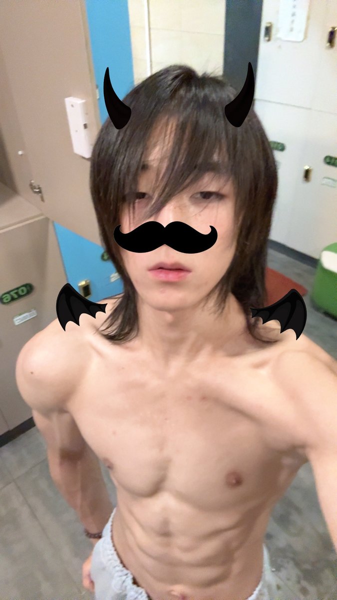 AL77outlook's tweet photo. 头发拉直了
此人现在无比忧郁😈 https://t.co/U3DERf44JP
