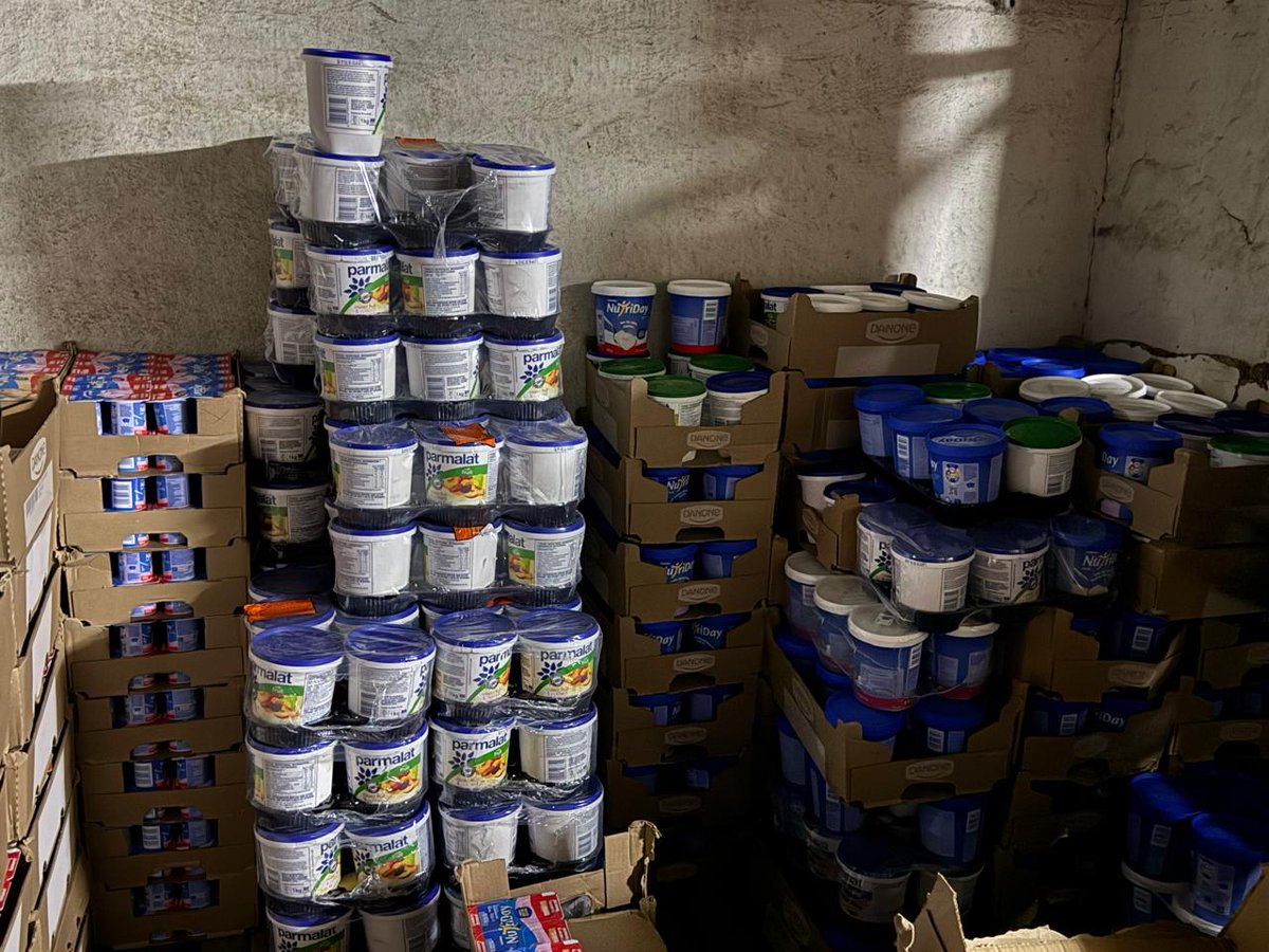 JoburgMPD's tweet photo. 🚨 JMPD HIGH-IMPACT OPERATION SUCCESS 🚨

JMPD officers have uncovered an illicit operation at a building on Edith Cavell & Plein Streets in the CBD.

During an inner-city operation, vendors fled from officers, leading police to a building that served as a hub for counterfeit food packaging and infrastructure theft.

🔍 What was found:

 * Counterfeit Food Lab: Expired juices & yoghurts being treated with chemical thinners to erase original expiry dates and replace them with fraudulent, extended stickers.

 * Stolen Infrastructure: Cut electrical cables, highly suspected to be stolen municipal infrastructure contributing to power disruptions.

"What we uncovered today is not just a violation of municipal bylaws, but a direct and dangerous assault on the health and safety of our residents."

JMPD Chief of Police, Commissioner Patrick Jaca

All goods and cables have been confiscated.

Please remain vigilant when purchasing goods from unregulated vendors.

📞 Report suspicious activity to the JMPD hotline: 011 375 5918 or 0800 002 587.#JMPDInAction #SaferJoburg #BuyaMthethoManjeNamlanje