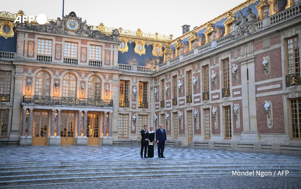 AFP's tweet photo. "A lot of gold"

President Emmanuel Macron invited US President Donald Trump to dinner at the Palace of Versailles outside Paris after the G7 summit ended.

Macron and his wife Brigitte welcomed Trump to the lavish former royal residence, after Trump expressed excitement, saying Versailles had "a lot of gold, I want to check it out".

Macron arranged a private tour for Trump that included the Hall of Mirrors, a gallery devoted to the American War of Independence and a concert in the Royal Chapel

📷 Anna Moneymaker, Guillaume Baptiste, Mandel Ngan