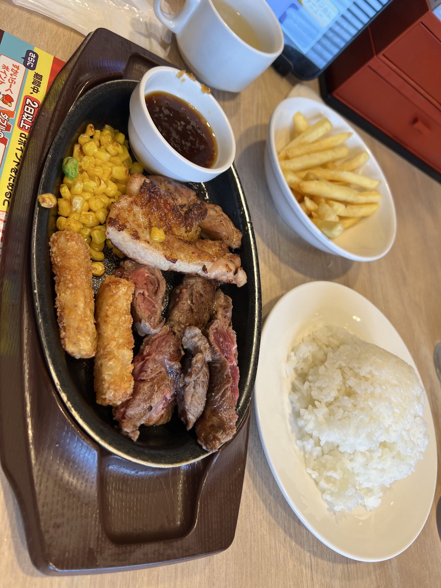 KEN03992232's tweet photo. 仕事頑張っているのでステーキ食べます https://t.co/epNT7Hj1IU
