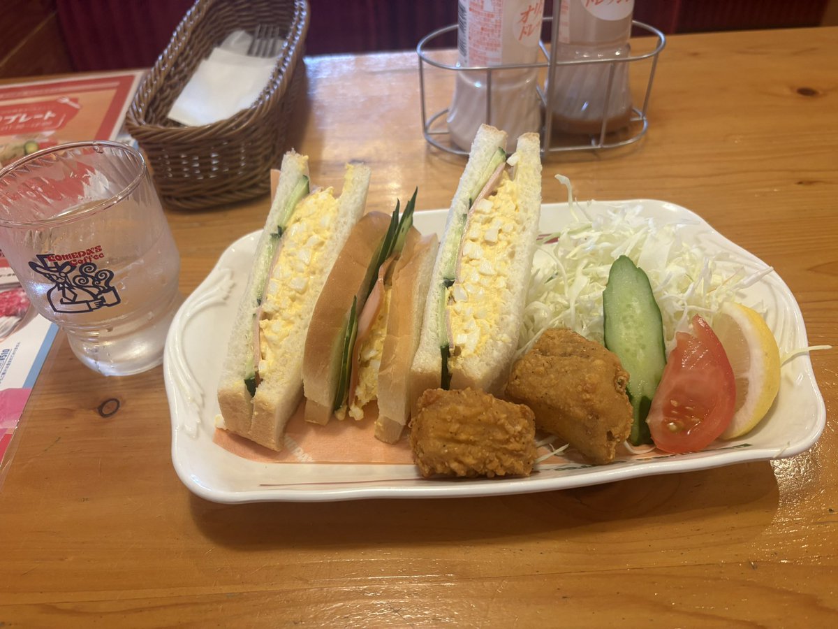 KE6P's tweet photo. お昼はコメダの昼プレートにしました
写真より具材が多すぎじゃない？
パンパンに膨らんでいるような… https://t.co/bUQgyhiTel