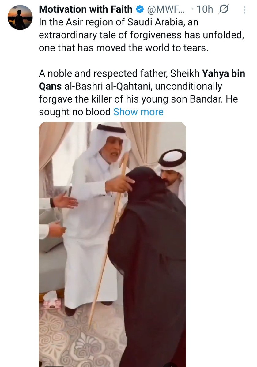 DrHuzam's tweet photo. #ترند_عالمي:
قال الرسول ﷺ:  "لن يزيد العفو .. عبدا .. الا عزا"

ضج العالم الإسلامي بكل اللغات فرحاً باحياء فضيلة #العفو التي تميز بها الشيخ السعودي #يحيى_بن_قانص_البشري، حينما أعلن تنازله لوجه الله تعالى عن قاتل ابنه قبل ساعات من القصاص، ضارباً أروع الأمثلة في التسامح والإيمان ونبل الأخلاق.

وفي لحظة امتزجت مرارة الفقد بفيض الرحمة واليقين، سطر #يحيى_بن_قانص التاريخ بأحرف من نور في هذا الموقف الاستثنائي؛ إذ رفض كافة الاغراءات وعروض الملايين واختار نيل الأجر من الله عز وجل، متأسياً بالهدي النبوي الشريف في كظم الغيظ والصبر عند المصيبة.

إن هذا التسامح العظيم ليس مجرد إنقاذ لنفس، بل هو إحياء الفضائل في مجتمع كامل وترسيخ لقيم الرحمة والتعاضد. لقد أثبت الشيخ يحيى أن شيم الكبار تتجاوز حدود الأحقاد، وأن العفو الصادق يعقب عزاً ورفعة في الدنيا والآخرة، لتظل قصته درساً بليغاً في قهر الهوى وابتغاء ما عند الله.

نسأل الله العلي القدير أن يتغمد الفقيد بواسع رحمته، وأن يثبت الشيخ يحيى البشري ويجزل له المثوبة والأجر، ويجعل هذا العمل الجليل حجاباً له من النار.

1️⃣