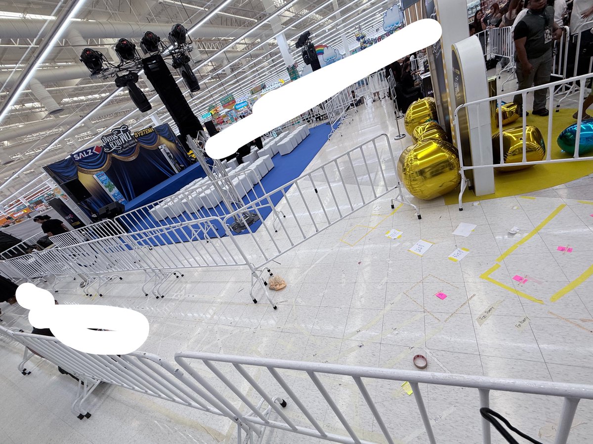 photobyyamed's tweet photo. สตาฟให้แปะจองที่ได้นะคะ กลับมาเข้าพื้นที่ประมาณ 16.30 การจองพื้นที่ใช้เทปกาวจอง ห้ามใช้เทปกาว 2 หน้านะคะ สถานที่จัดงานอยู่ตรงหน้า DIY โซนรั้วด้านในคือ fan zone 100 คนที่ลงทะเบียนนะ 

#. SalzSystemaxPPPFamily
#ปอนด์ภูวินทร์ https://t.co/HhmTucKkzZ
