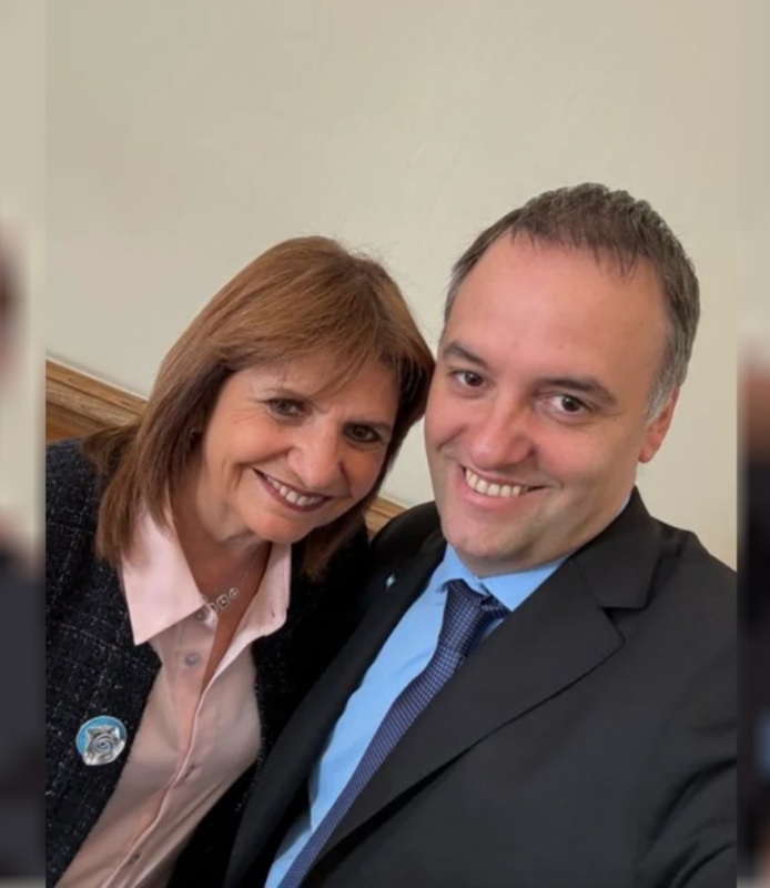mis2centavos's tweet photo. "En la Argentina, el que las hace me paga". https://t.co/sSWEOFm0WG