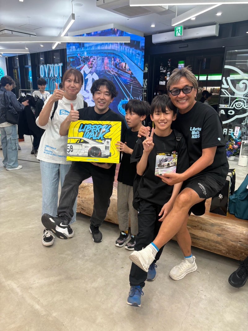 LB1993_official's tweet photo. コヤジ★ブログ更新！
『リバティーウォーク1周年記念イベント無事に終わり今日から本社で。』の巻

詳しくは、こちらから↓
https://t.co/AmPChztVbz

#libertywalk #リバティーウォーク #LBワークス #スーパーカー #カスタムカー #スポーツカー #supercar #customcar https://t.co/i5PukNey5q