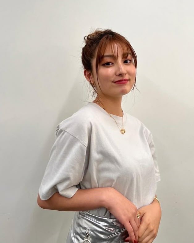 papiyonkun2's tweet photo. 吉川愛さん、結構重ためでは...？と話題にwww

また一つ「天然◯乳はそれを支える肩幅が必要説」が支持されている模様wwwwww https://t.co/Rmq215kgKj