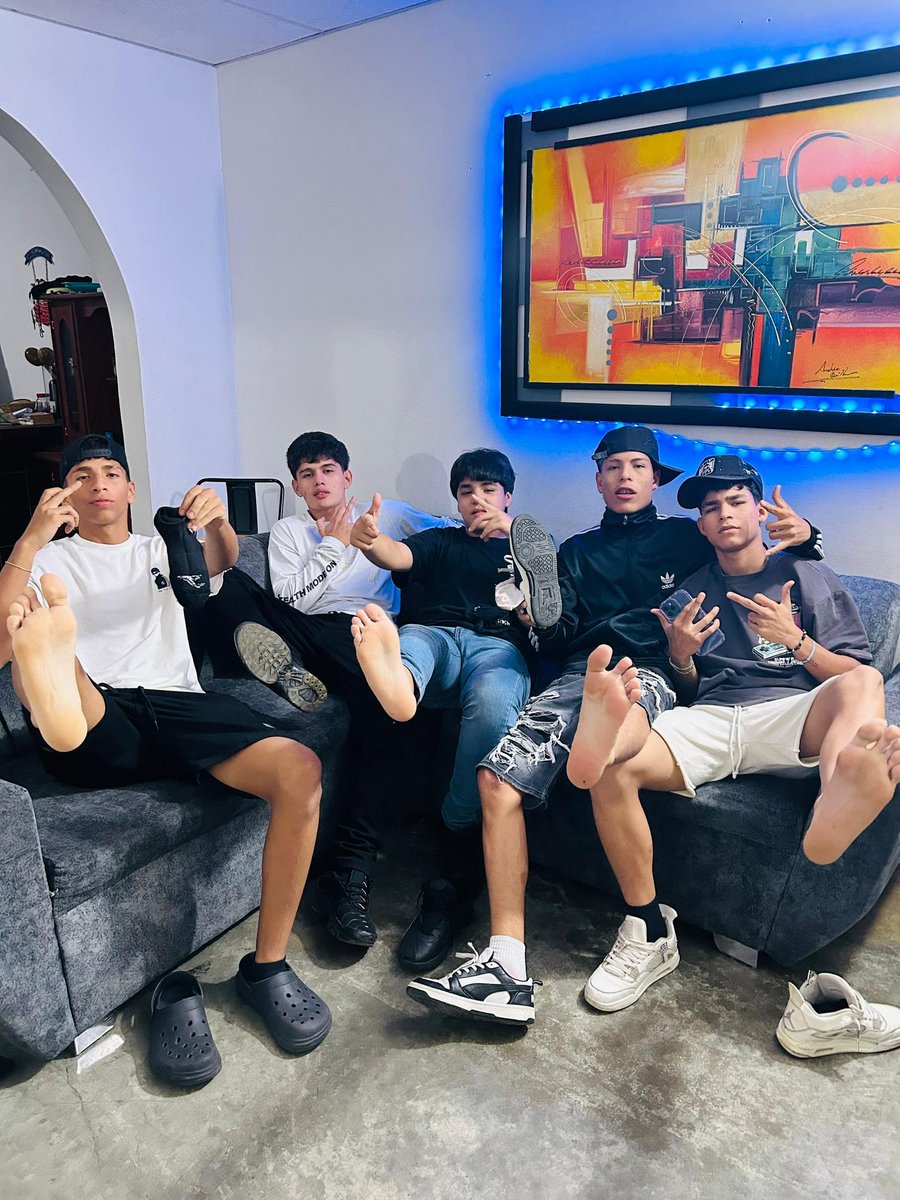 CristhianU87057's tweet photo. What are you waiting for to empty your entire wallet buying custom videos via DM?
5 Latin kings who would spit on you and stomp on your face 🤑💰🤮
#findom #ATM #cashmaster #cashslave #feet @Jesusxxy5 @444_master @radisanzi  @ce43032 https://t.co/ngEq1vjc3U