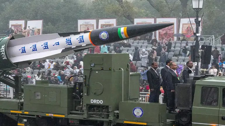 Theindiagrowing's tweet photo. The numbers tell the story 🇮🇳
India's #Defence production hits an all-time high of ₹1.78 lakh crore in FY 2025-26.

✅ 15.6% growth in one year (from ₹1.54 lakh crore)
✅ 110% growth since FY 2020-21 (from ₹84,643 crore)
✅ Nearly 4x higher than FY 2013-14 (from ₹43,746 crore)

India's defence manufacturing ecosystem is scaling rapidly under #AtmanirbharBharat. Proud moment for #ViksitBharat!

#India #Manufacturing #Defence #TheIndiagrowing #MadeInIndia