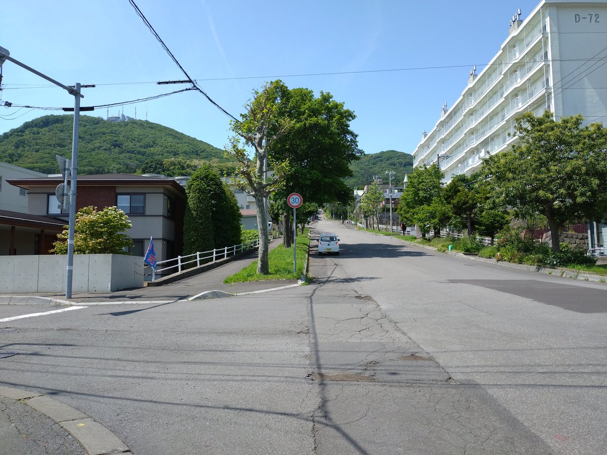 MT54_Simotsuke's tweet photo. 函館の坂道を登る。 https://t.co/Irh0Fj7vuM