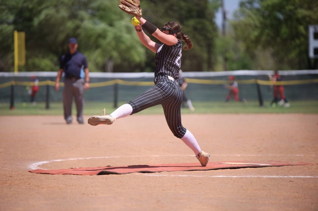 HannahAzuelo22's tweet photo. TFL Summer Championship kicks off FRIDAY! 🔥 Lakeside Park, Little Elm, TX - June 19-21. First game 9:45 AM, Field 2 vs. Bombers Gold National 16U. Let’s get it! 💪 @TFLfastpitch #Softball @AMTrevino2829 @TopPreps https://t.co/xM1XbCRWDg