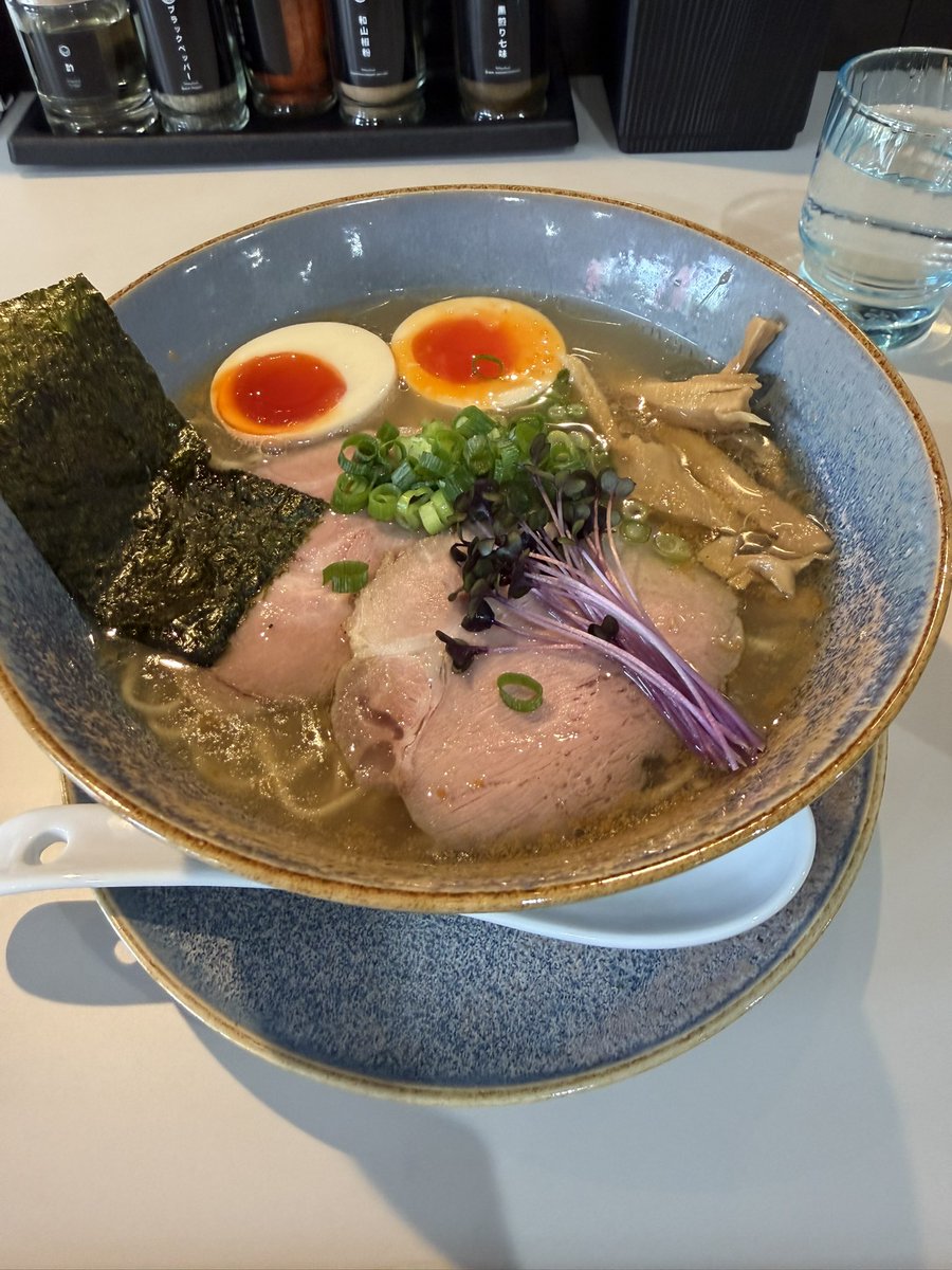 dcd_q's tweet photo. 中華そば　三藤　つくば店
貝田出汁塩そば https://t.co/KXfNNzmrnK