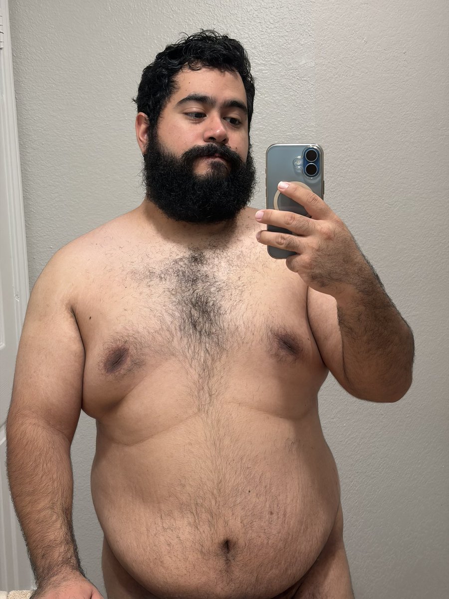 Lt_smol's tweet photo. My attempt at a beard trim. Work said it was too long but I tried as best as I could! https://t.co/irkaF6mZfo