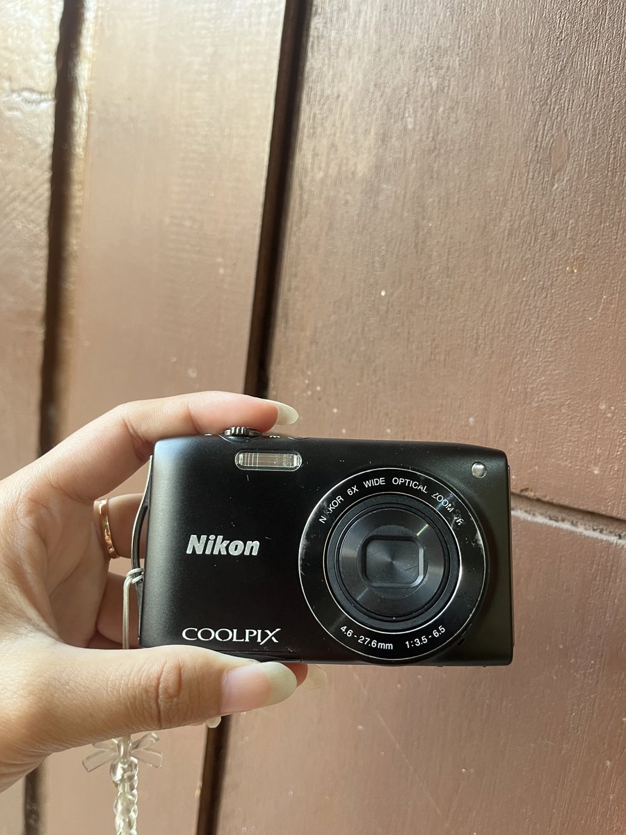 putrvs's tweet photo. WTS DIGICAM 📸
NIKON COOLPIX S3300
1.650.000 (nego)

❌gaada minus sama sekali all mulus, tombol dan flash berfungsi
✅kelengkapan: kamera, BATERAI DAPAT DUA (2), charger universal, memory card dan strap
bisa cod kemayoran (jakpus)
chat no wa 089653784532

wts digicam, nikon https://t.co/ylV4VBrqw6