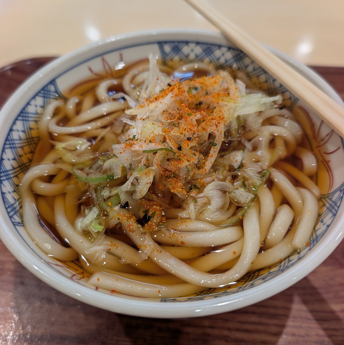 nagaimononiwa's tweet photo. コノトコロ「かけ」が多いのだけど。
汁しみてくかき揚げ崩れの儚さよ！
みたいに食ってくのも好き(笑)！
🈁幕張パーキング上り https://t.co/VnfeXbLlNl