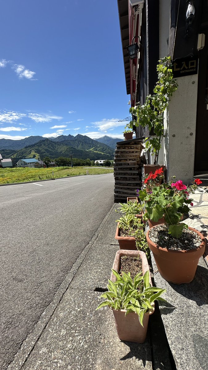 pittore_jp's tweet photo. 6/18
暑くなってきました岩原高原
平日の営業時間
11:30open-14:00LO
17:30open-20:00LO
ピザ窯を温めて
ご来店お待ちしております。 https://t.co/rhamwHvJFt