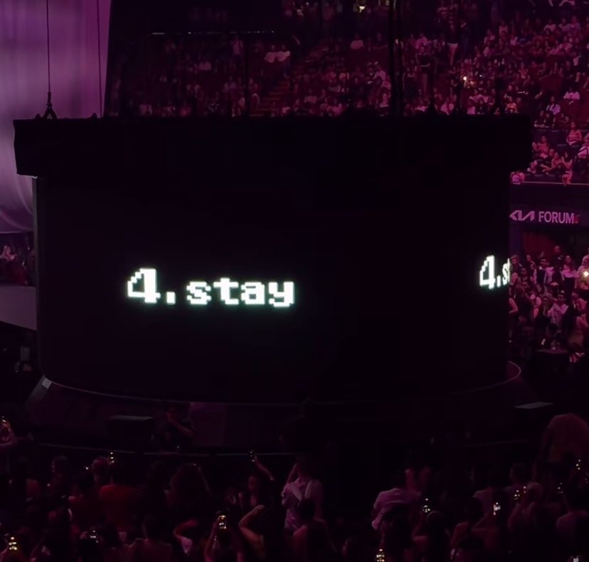 Access Ariana tweet media
