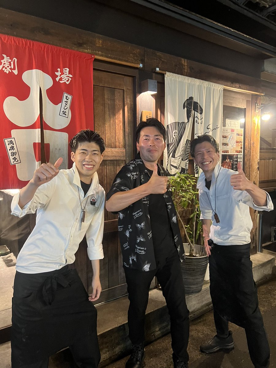 walltudeibee's tweet photo. 名物の大イワシ明太と大海老🦐 超美味かった😋 そして何もリクエストしてないのにhappybirthdayのプレートに自分からの気持ちですと2品程サービス品も出してくれて思わず泣きそうになったわ😭
お兄さん達身も心もイケメン過ぎ✨ https://t.co/IyEHlS4iNu