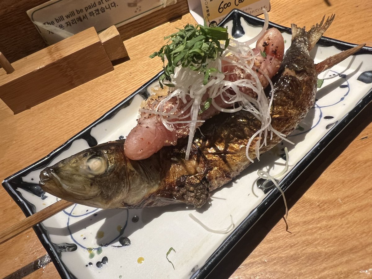 walltudeibee's tweet photo. 名物の大イワシ明太と大海老🦐 超美味かった😋 そして何もリクエストしてないのにhappybirthdayのプレートに自分からの気持ちですと2品程サービス品も出してくれて思わず泣きそうになったわ😭
お兄さん達身も心もイケメン過ぎ✨ https://t.co/IyEHlS4iNu