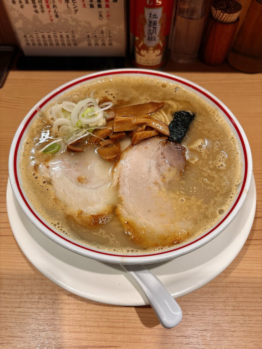 hiroadrunner's tweet photo. 東京煮干し中華そば 玉 三三㐂
中華そば
920円 https://t.co/yuo6Kh7gH9