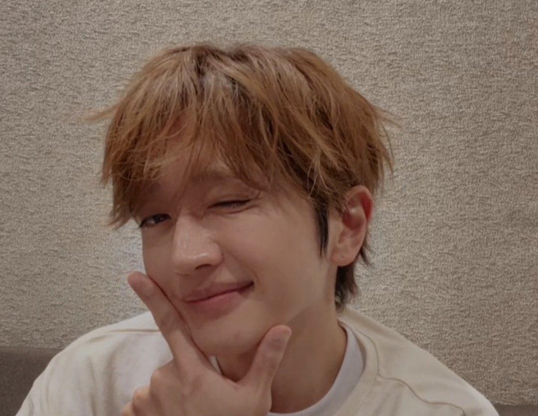 manonnissy's tweet photo. ミッドナイトモードの中、スクショタイムするNissy。かわゆす。仰々しい意味じゃないんだけど、誰かに応じた結果、喜んでしたことでも1ミクロ位自分が削がれたりすることあるから、もしそうなら昨晩からの半日で1ミクロ補修される良きことがNissyの身におきてますように。

#Nissy
#西島隆弘 https://t.co/PX0ZDOXRGH