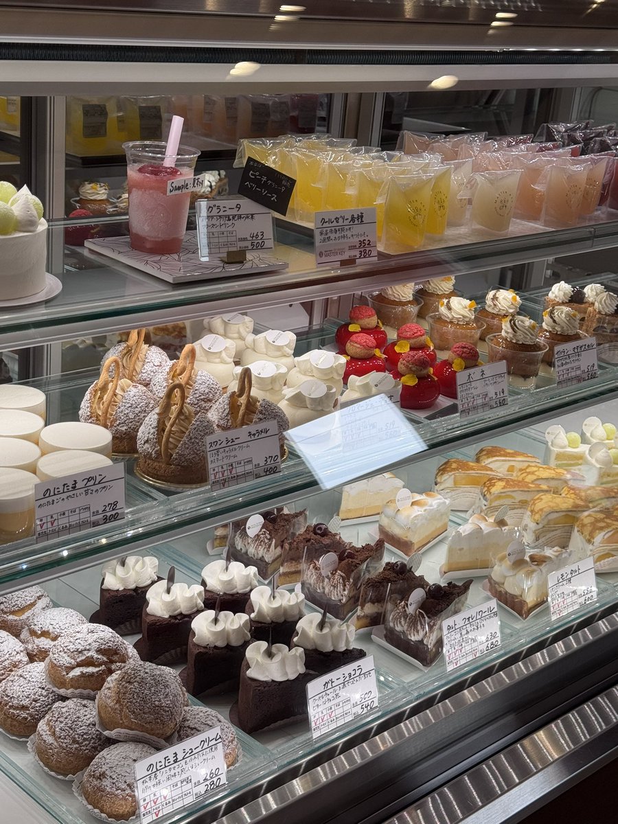 original_sweets's tweet photo. 外は暑いですが、店内涼しく営業中です！ https://t.co/r95aWnGmOf
