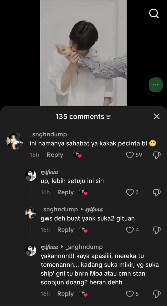 yeyonjunm's tweet photo. gawat subjun udah ada polisi polisinya, bsk klo ak gk ngetweet brrti ak msuk penjara yh 😿😿 https://t.co/PDYsFcdL2i