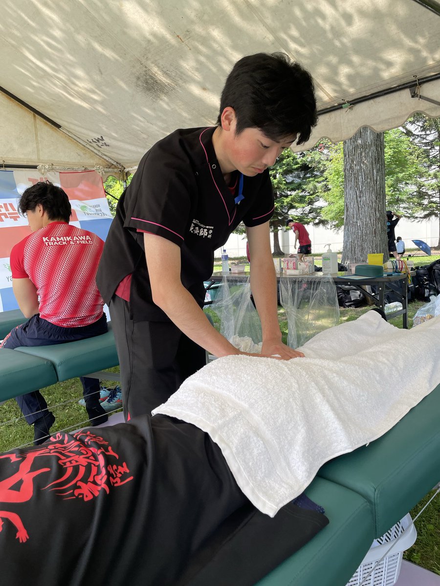 hht_am_shinkyu's tweet photo. #北海道ハイテクノロジー専門学校 #鍼灸師学科 3年生、#スポーツ鍼灸アナリスト学科 2年生の合同チームは、昨日より #帯広 にて行われている #2026全道 陸上高体連にてコンディショニングサポートを実施しています😃本日3日目も多くの選手の方に来て頂いております😃#スポーツ #陸上 #高校生 https://t.co/OUCZrFbQwr