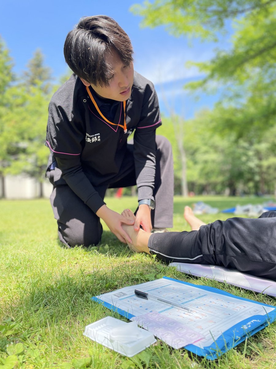 hht_am_shinkyu's tweet photo. #北海道ハイテクノロジー専門学校 #鍼灸師学科 3年生、#スポーツ鍼灸アナリスト学科 2年生の合同チームは、昨日より #帯広 にて行われている #2026全道 陸上高体連にてコンディショニングサポートを実施しています😃本日3日目も多くの選手の方に来て頂いております😃#スポーツ #陸上 #高校生 https://t.co/OUCZrFbQwr