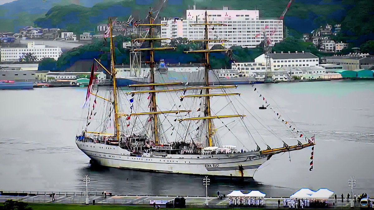 CamTV_N's tweet photo. 今日の長崎港❣

な～んと　#インドネシア海軍 の
帆船が入港してきた⛵️
2026年6月18日、午前9時頃

#海上自衛隊 ⁉️のお迎えだろうか❓️

#BimaSuci　#練習帆船
#長﨑水辺の森公園ライブカメラ https://t.co/mO4BKHopCU