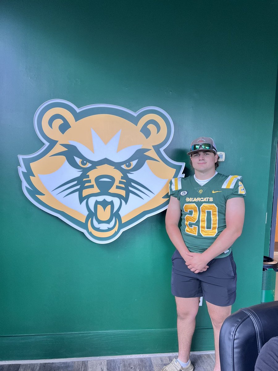 HunterK2652's tweet photo. Head a great visit today with @SVC_FTBL and @Coach_EA25 so greatful for the opportunity to come check out the campus hope to be back in the fall to see a game!

@Coach_RockLeach @AikinBrian @jbmandes @Coach__Mooney https://t.co/EF2zDA7oXi