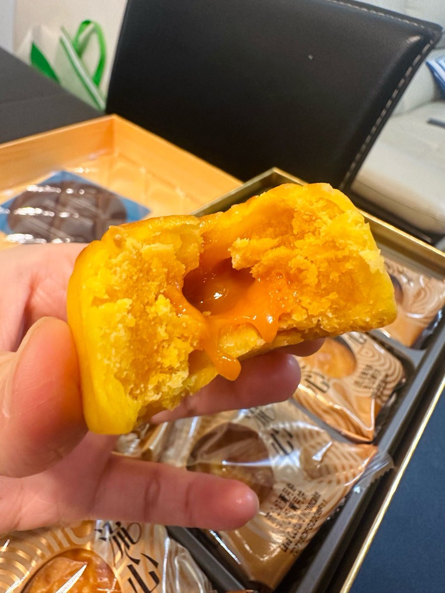 DRacialis's tweet photo. This Mid-Autumn Festival, may your mooncakes be sweet, your chats warm, and your heart full of joy under the round moon! https://t.co/TCoSkZ2vT2