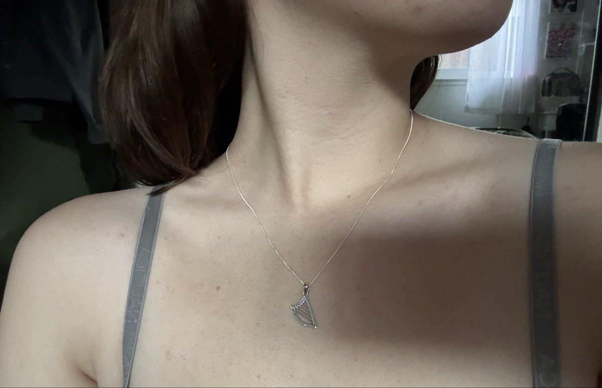 thinmint08's tweet photo. Collarbone reveal I feel so gross I need to lose more weight 
#edtwt https://t.co/F7euZsBZfN