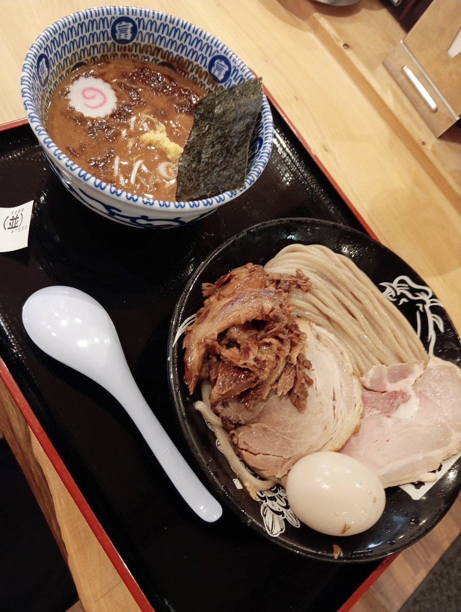 men01327369's tweet photo. 松戸富田麺旦　成田
特製濃厚つけめん
濃厚なつけ汁と麺、トッピング、ビジュアルも美味しそうだけど、どれをとっても全部美味しい。幸せ満腹になりました。 https://t.co/4010sz85DK