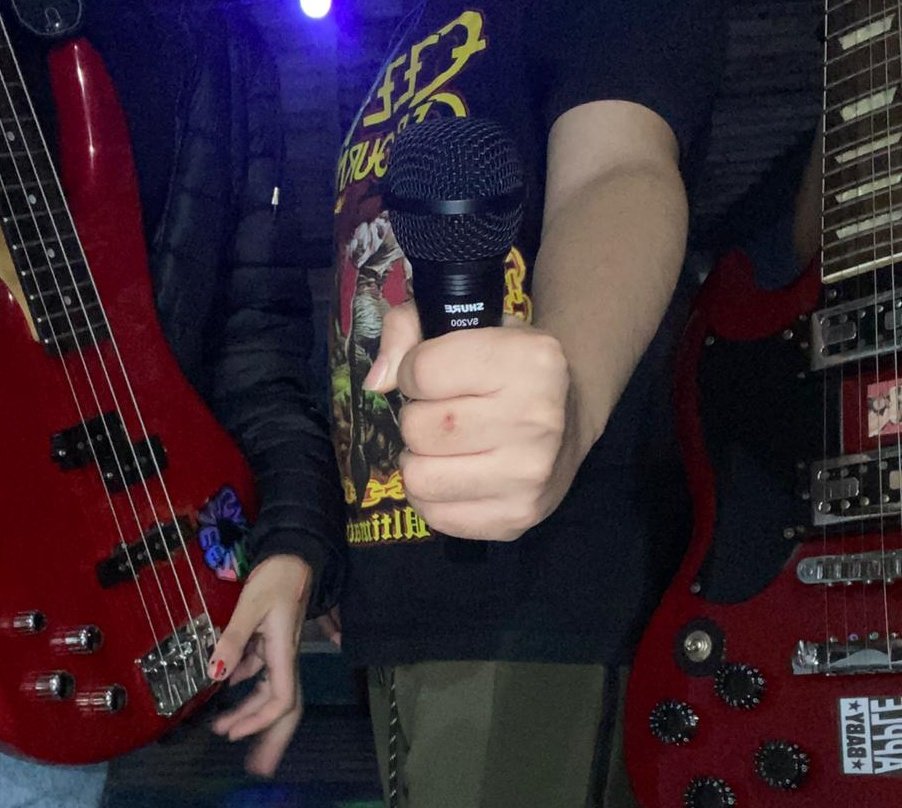 crowleyfied's tweet photo. aql trio de amigos q do nada fizero uma banda https://t.co/1mGm0lqCXV